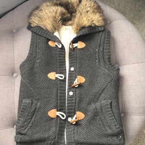 Knitted sweater vest